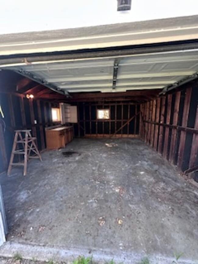 Building Photo - 2730 Vimy Ridge Ave