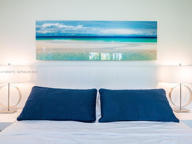 Building Photo - 2118 NE 15th St