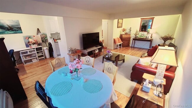 Building Photo - 66-15 Thornton Pl