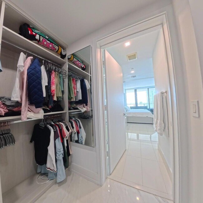 Building Photo - 650 NE 32nd St