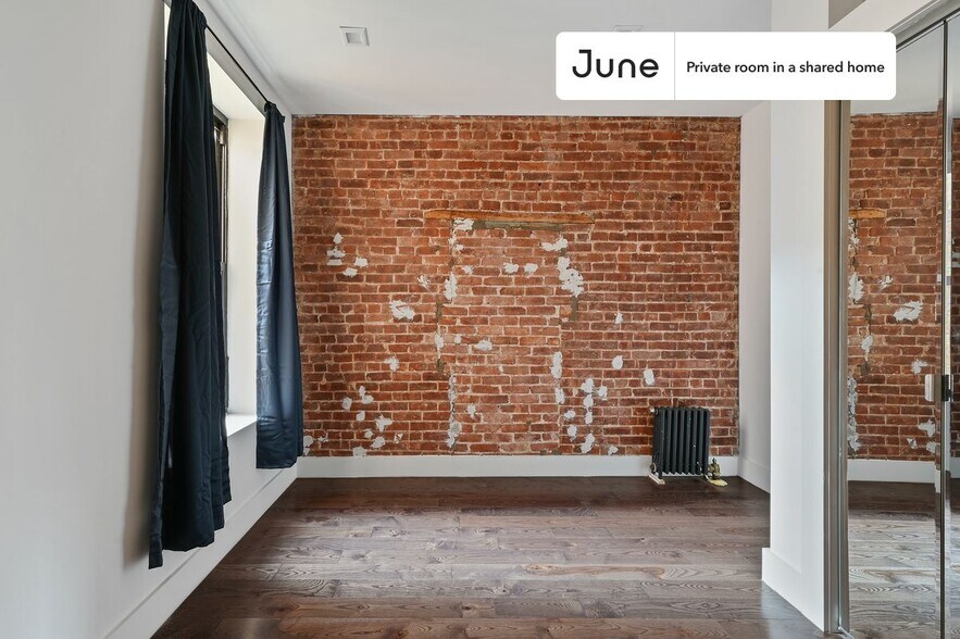 Building Photo - Room in Shared 4 bed/2 bath home