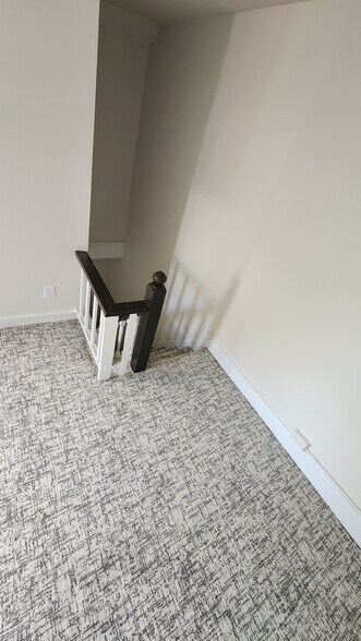 Building Photo - 152 Forest St