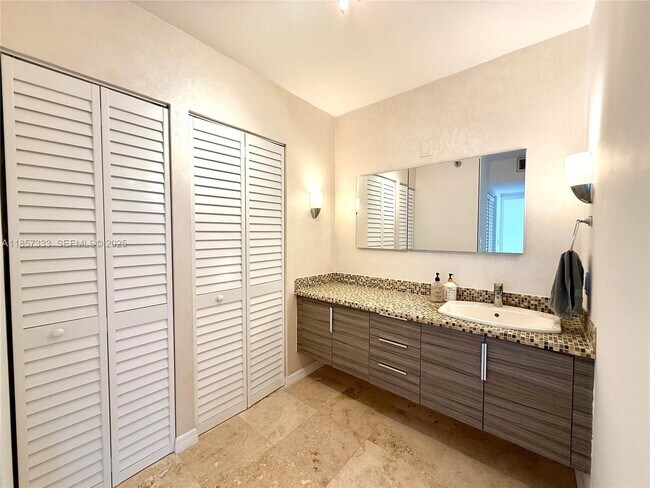 Building Photo - 20505 E Country Club Dr