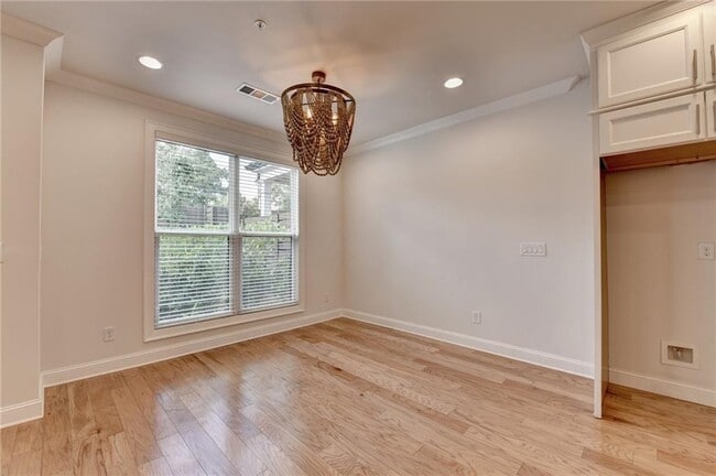 Building Photo - 341 Bailey Walk