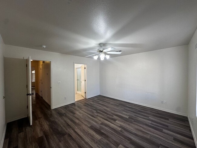 Building Photo - 3 Bedroom 2 Bathroon Home