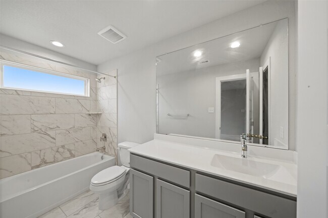 Building Photo - 13015 Braelich Loch Dr
