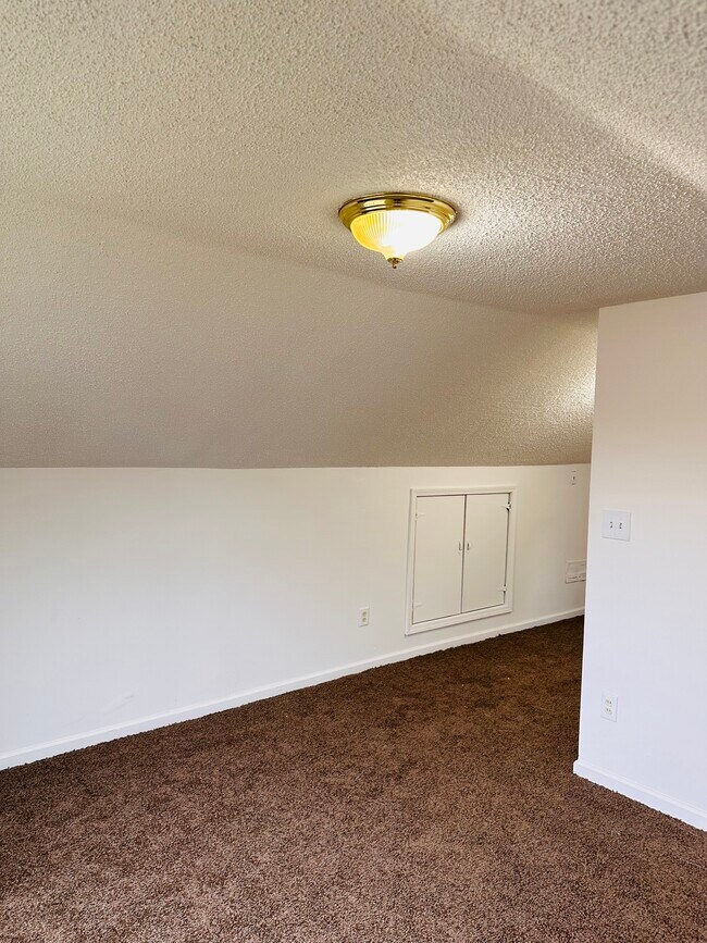 Building Photo - 18071 Albion Ave