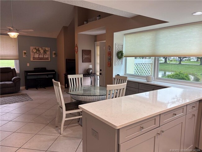 Building Photo - 3566 SW Sunset Trace Cir