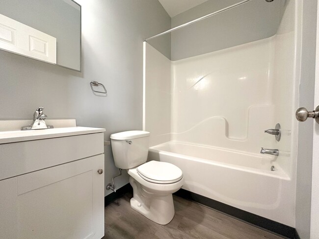 Building Photo - 1 bedroom 1 bath apartment