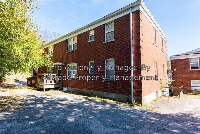 Building Photo - 1407 Nightingale Rd