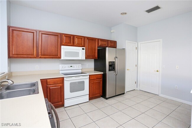 Building Photo - 937 Hampton Cir