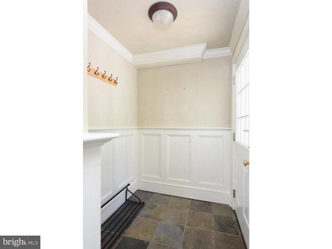 Building Photo - 374 Dehaven St
