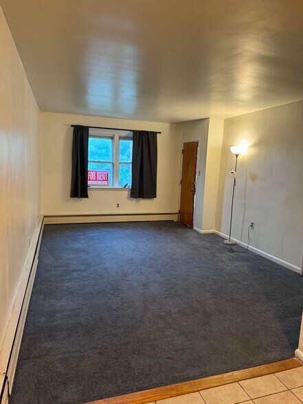 living rm - 4994 Miriam Rd