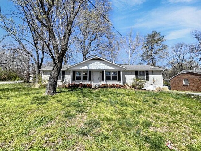 Primary Photo - 3-Bedroom Home in a Convenient Location / ...