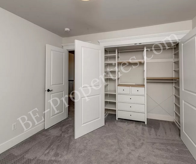 Building Photo - Beautiful Federal Way Home