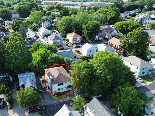 Building Photo - 39 Townly Rd