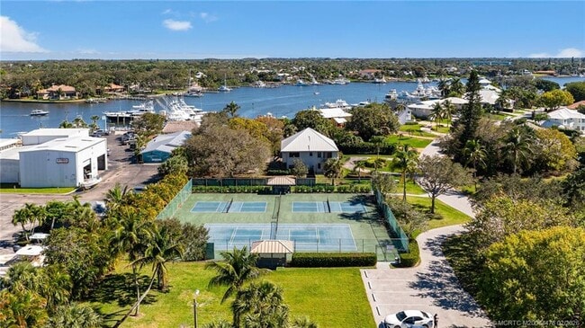 Building Photo - 4150 SE Whiticar Way