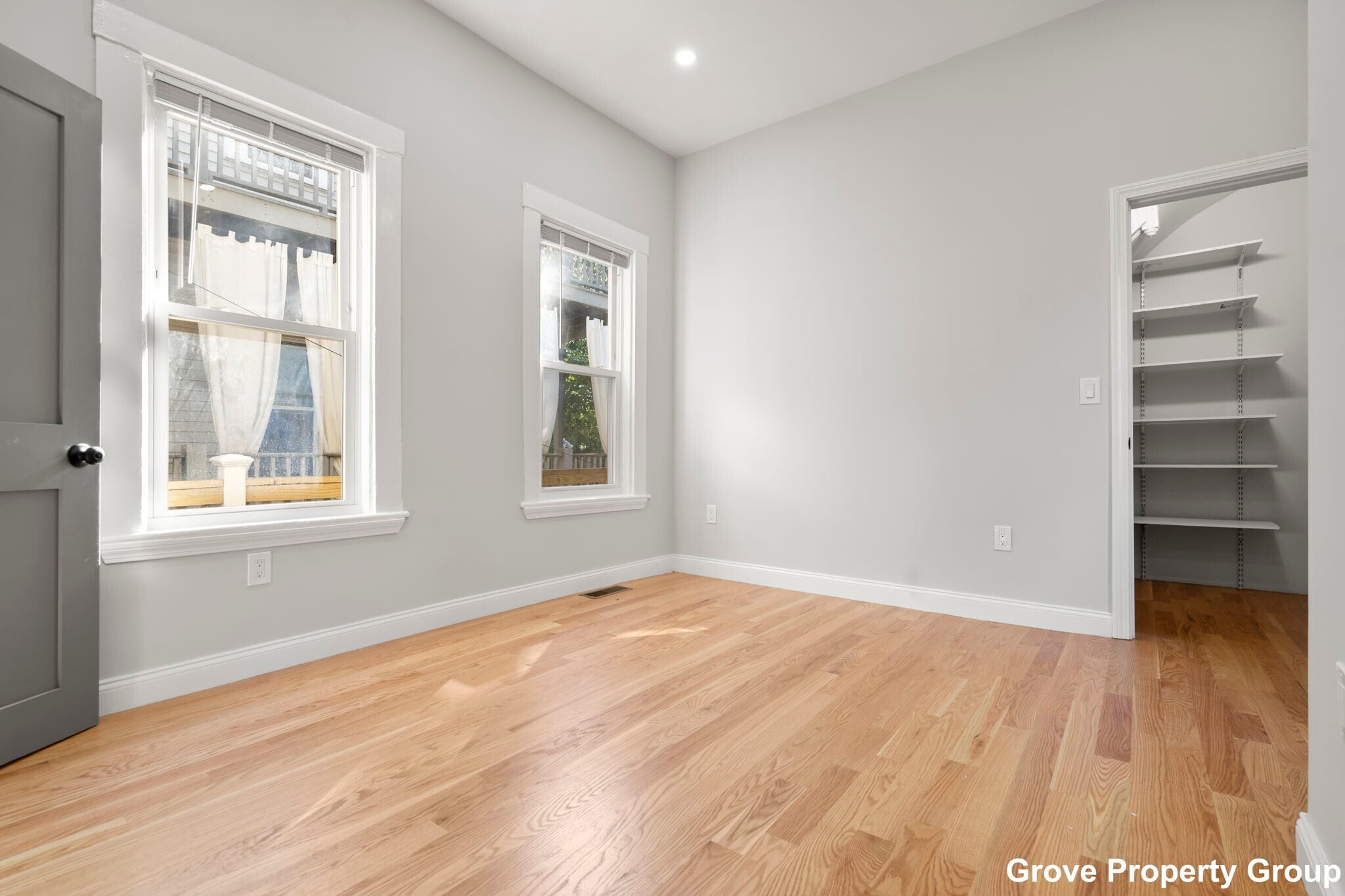 Building Photo - 531 E 5th St