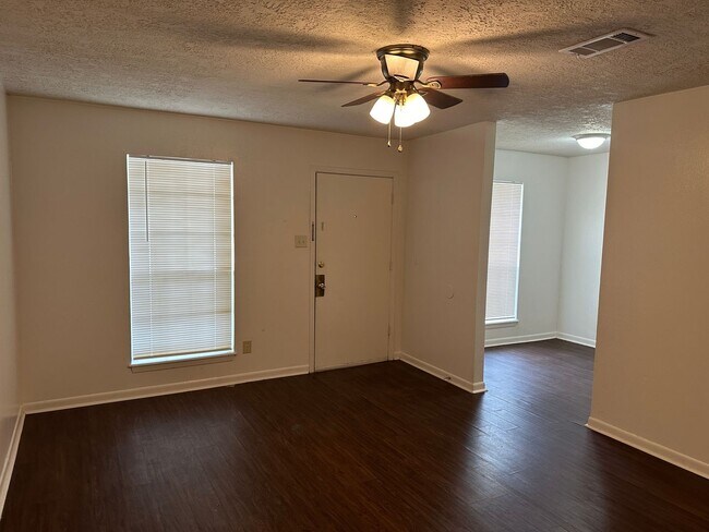 Building Photo - College Station - 2 bedroom - 1 bath - fenced in yard - WD connections