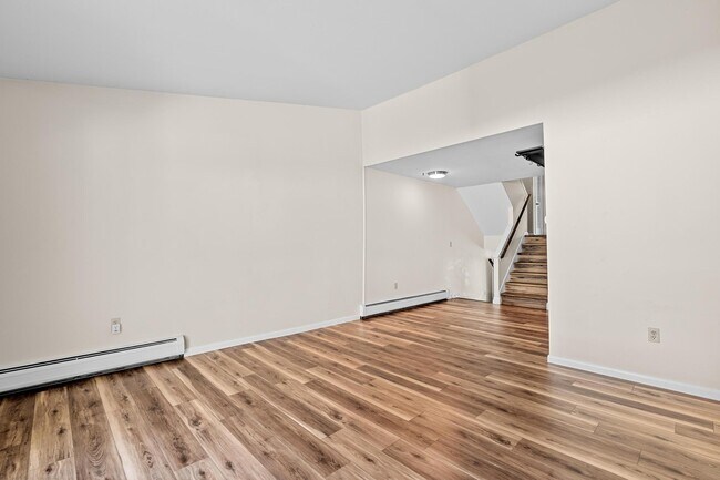 Building Photo - 50 E Hill Rd