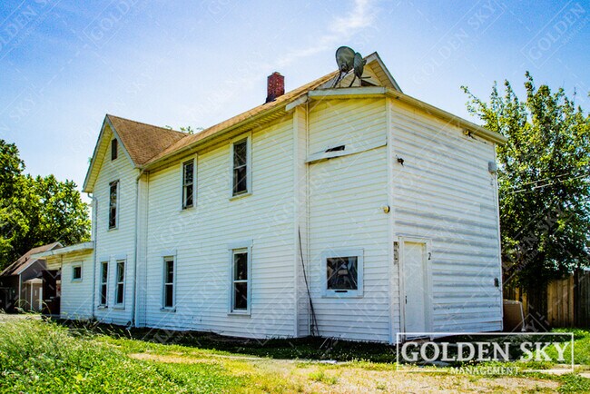 Building Photo - 2207 S Walnut St