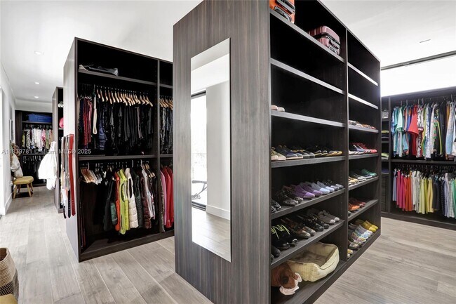 Building Photo - 16709 Botaniko Dr N