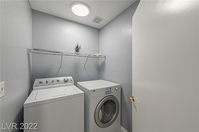 Building Photo - 4565 S Bonita Vista St