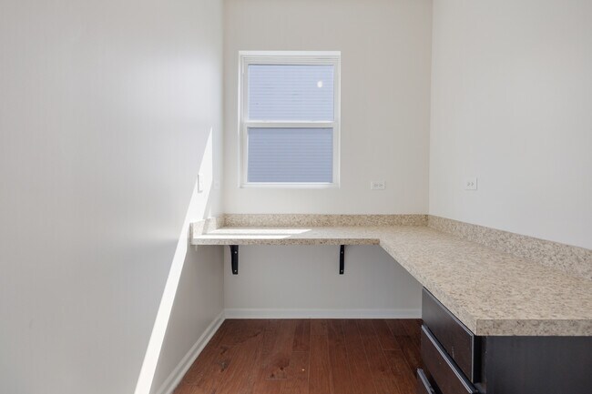 Building Photo - 2531 Basin Trail Ln