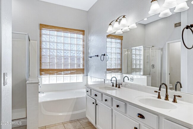 Building Photo - 2236 W Periwinkle Way