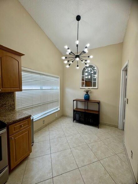 Building Photo - 712 NW 177th Ave