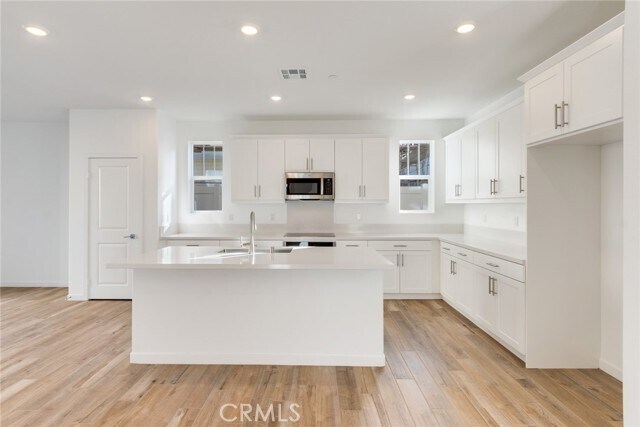 Building Photo - 10865 Pala Bells St