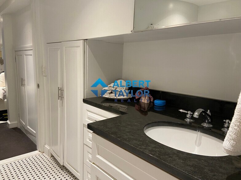 Building Photo - 117 Beacon St