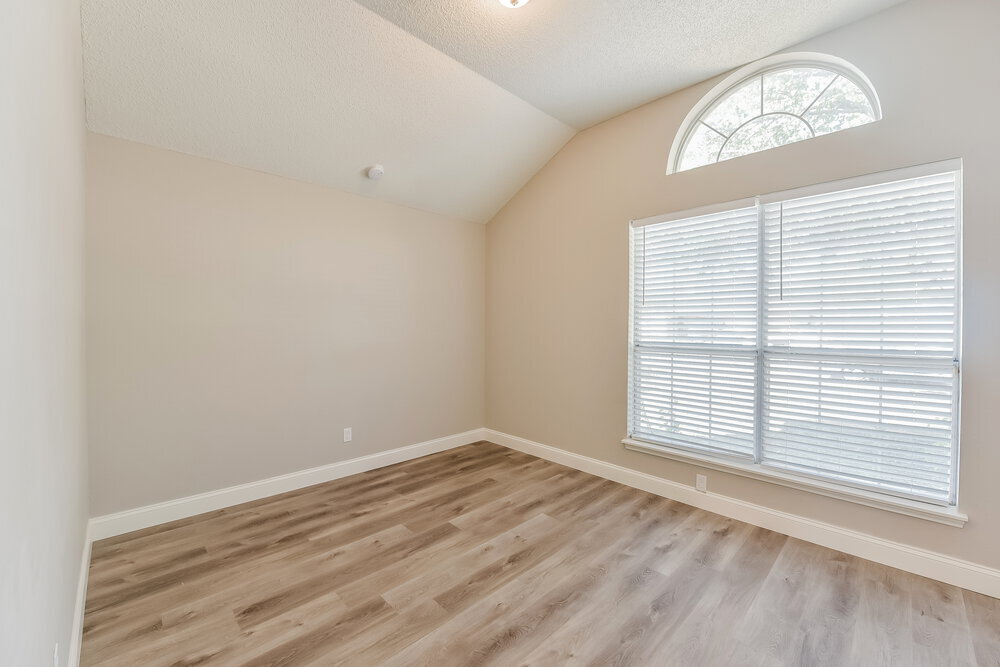 Building Photo - 813 Globe Ave