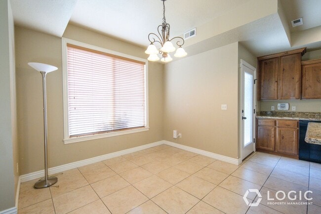 Building Photo - Gorgeous Townhome in South Jordan!