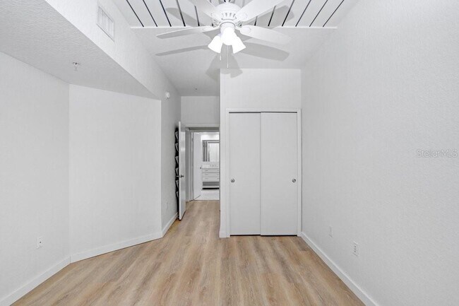 Building Photo - 2440 W Horatio St