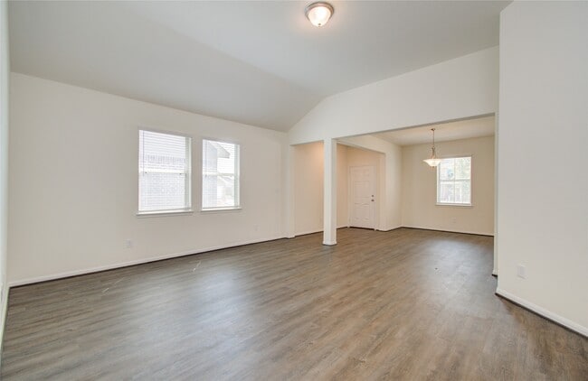 Building Photo - 8414 Beacon Bay Cir