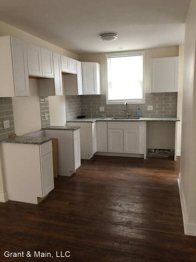 Building Photo - 3 br, 1.5 bath House - 16551 Roselawn