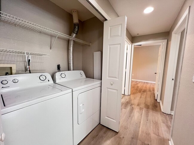 Building Photo - Gorgeous apartment for rent!