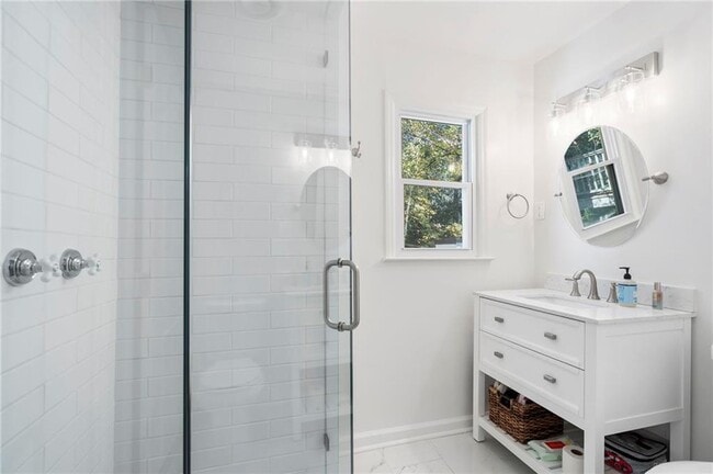 Building Photo - 2373 Virginia Pl NE