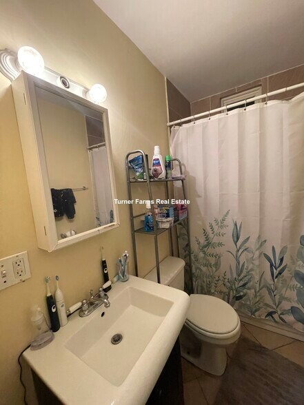 Building Photo - 731 Parker St