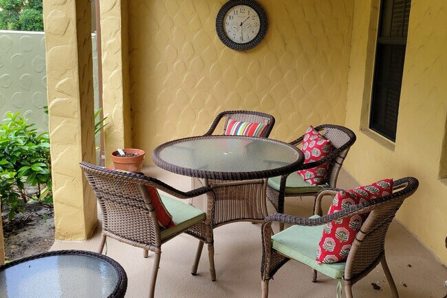 Building Photo - 9115 Capistrano St S