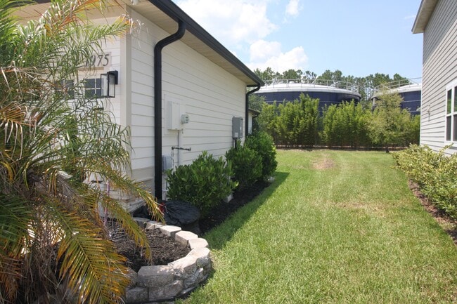 Building Photo - 1975 Amberly Dr