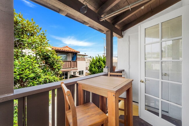 East facing balcony - 709 Agate St