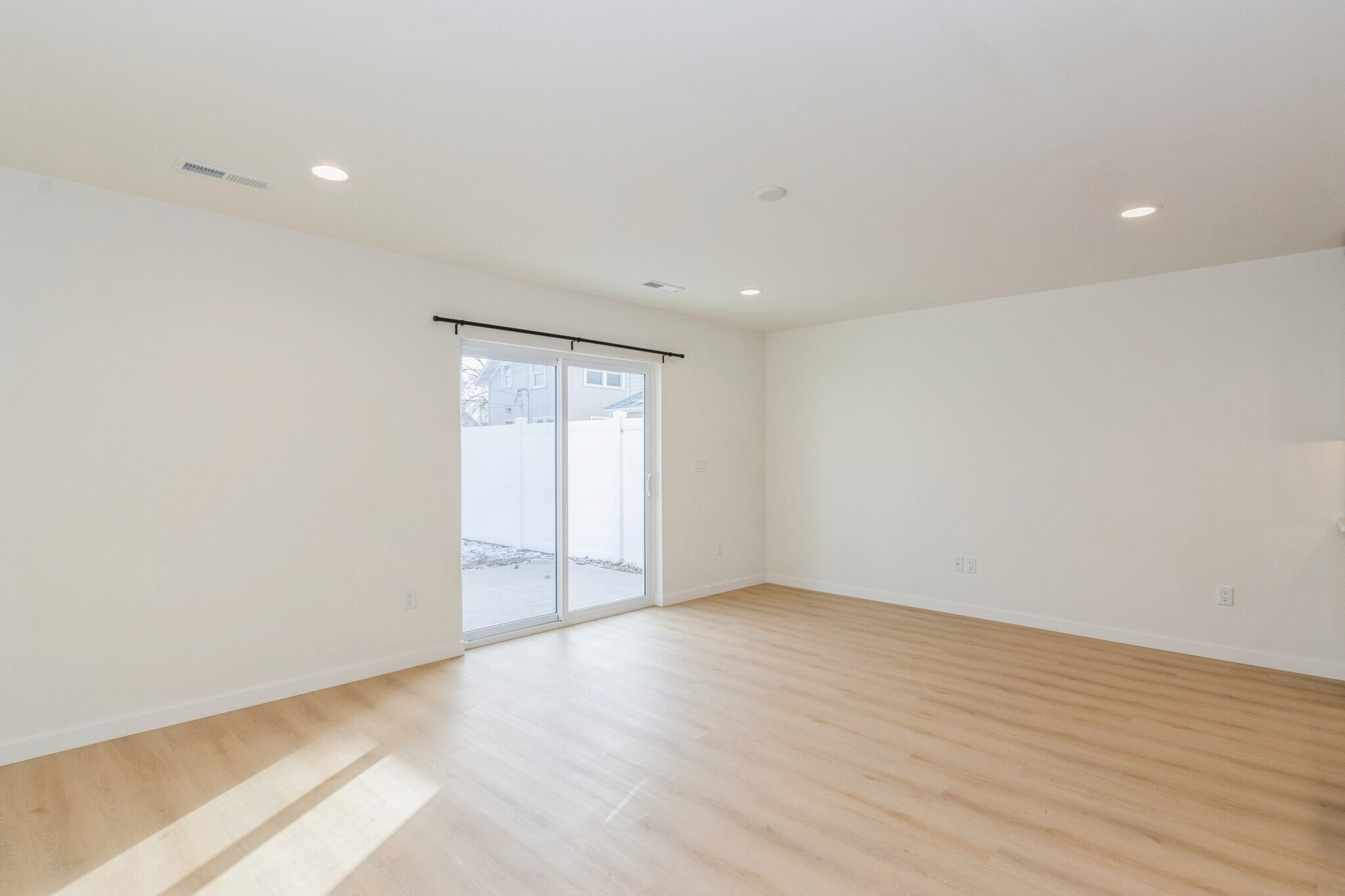 Building Photo - 421 C Ave NW