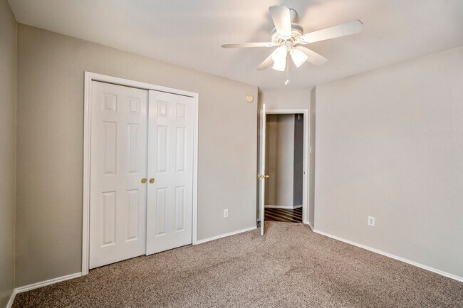 Building Photo - Bright and Beautiful Open-Concept Home!