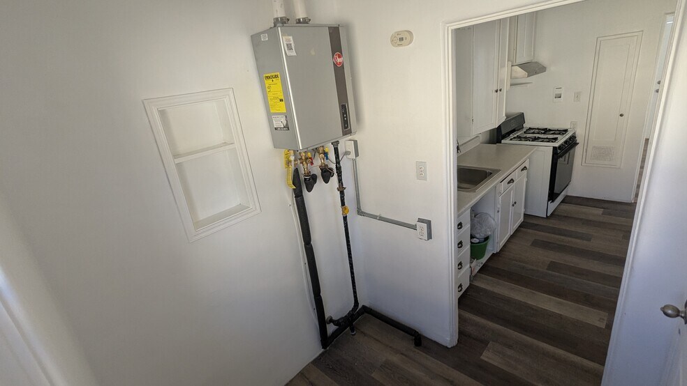 Building Photo - 10204 Fairgrove Ave