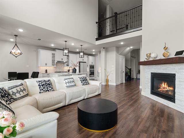 Building Photo - 2333 Willow Garden Dr