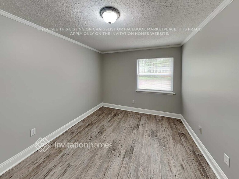 Building Photo - 10393 Arrow Lakes Dr E