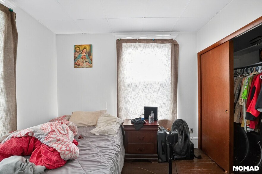 Building Photo - 38 Custer St