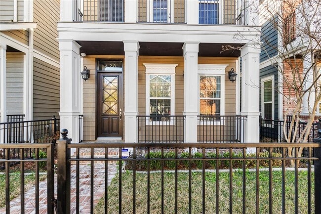 Primary Photo - 428 W 26th St